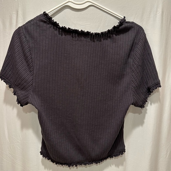Gray Levi’s ruffled button baby tee - Picture 2 of 3